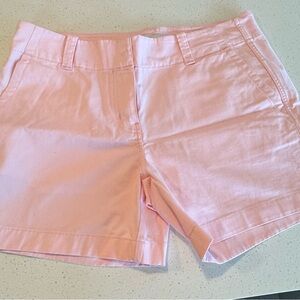 Vineyard Vines 5” Every Day Short NWOT.